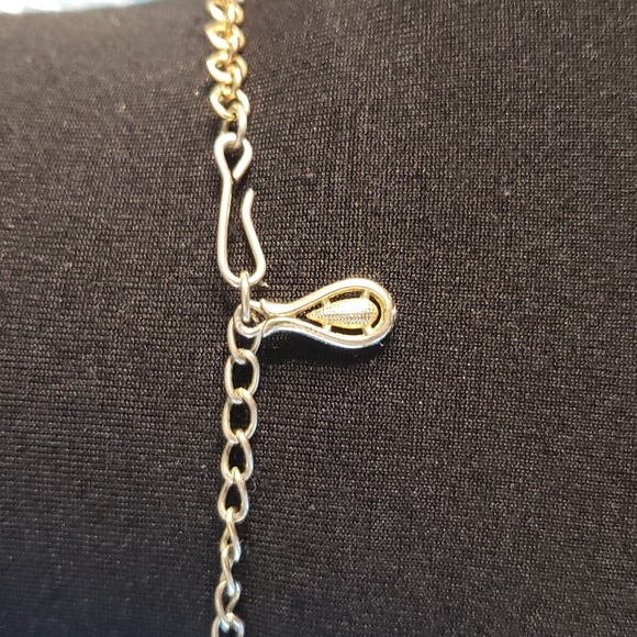 Gold & Pearl choker necklace w leaves - Picture 8 of 11